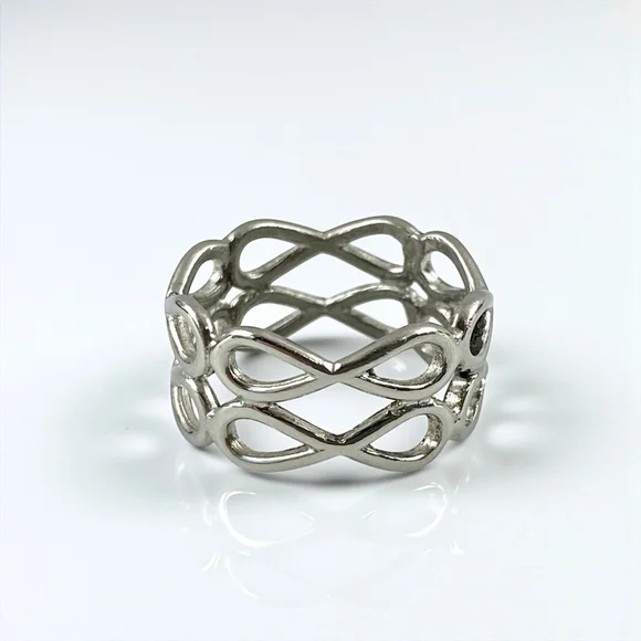 Vintage Celtic Silver Infinity Knot Band Ring, Size 8 1/4. - Picture 2 of 6